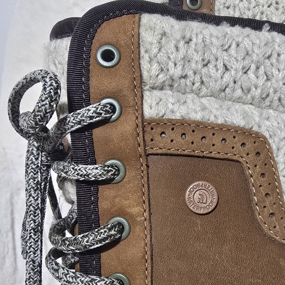 The North Face Women's Winter Boots.Ligth Brown. Size 6 - Picture 7 of 11